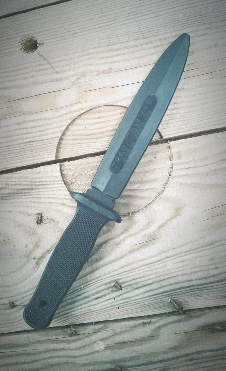 Excellent second day with <a href="/STAGEFIGHTECSPC/">STAGEFIGHT</a>, learning dagger work and combining it with some of the unarmed combat learnt yesterday.
#ActorsLife #Combat #fight