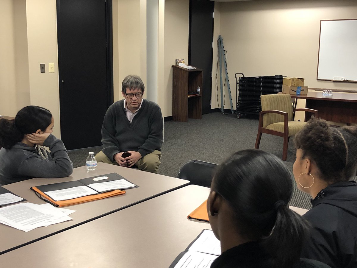 MandiWyndham's tweet photo. Excited to have @Media_Doug talking to our #BackpackJournalism students this morning! @mymcmedia #SpringBreak #teenmedia https://t.co/YrXWoWUUfh