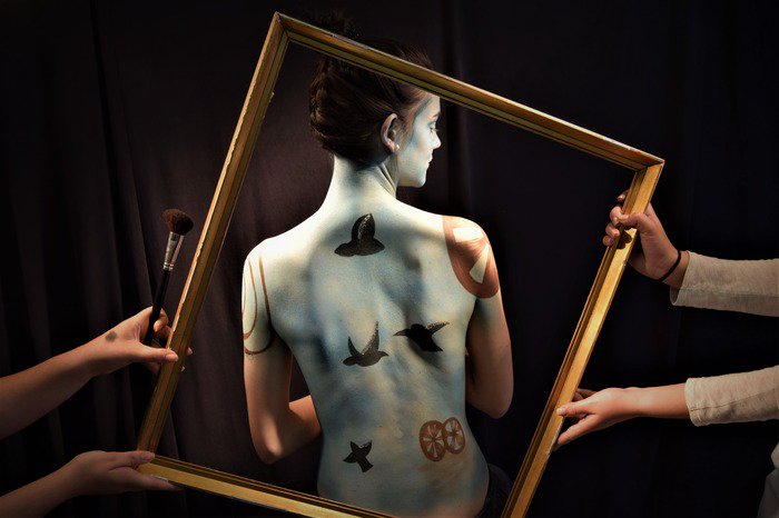 NuitdesMusees's tweet photo. Les œuvres du @mbabx prendront vie samedi 19 mai ! Les élèves en cosmétologie déambuleront en révélant des maquillages en regard avec la collection. #Bordeaux #NuitDesMusées https://t.co/MIqXhCQxMv