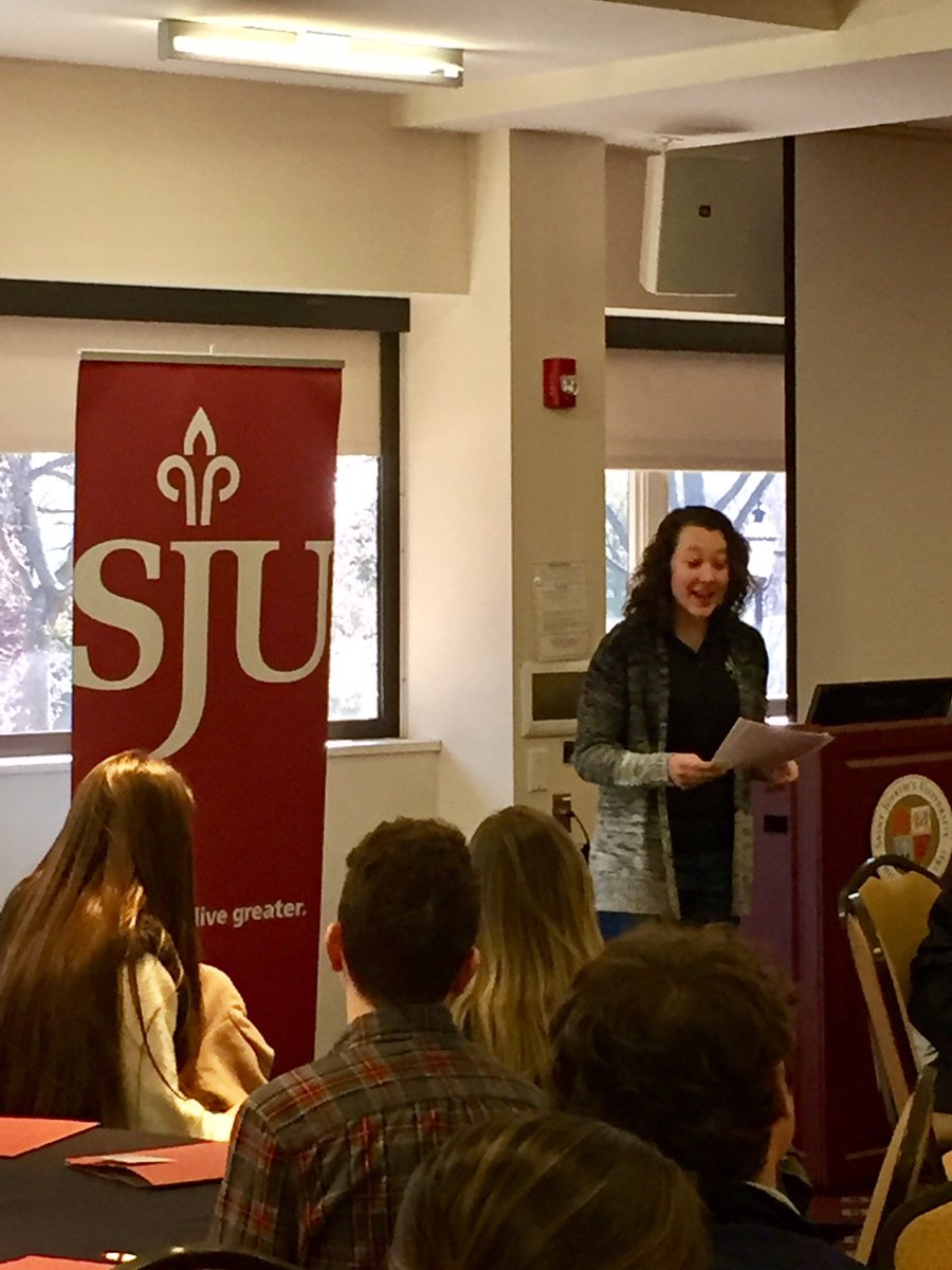 BradSJU's tweet photo. Today we welcome 60+ #Hawk22 students and their families for another wondering Walk with a Hawk day! Stephanie, '20, shares her experience before students head to class. #FindYourSJUWings #livegreater https://t.co/RvNk71Ts2B