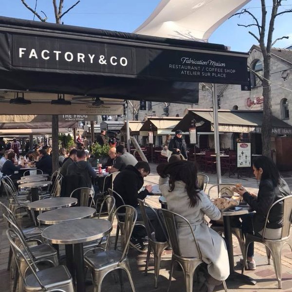 Gjjablonski's tweet photo. « Le Lundi au soleil. Ah... Tout change au soleil ☀️ 😍😎😜 ! On en oublierait presque le changement d’heure chez @FactoryandCo »  - © photo et post @BercyVillage #Merci #Paris12 https://t.co/VGFj4v5l3o