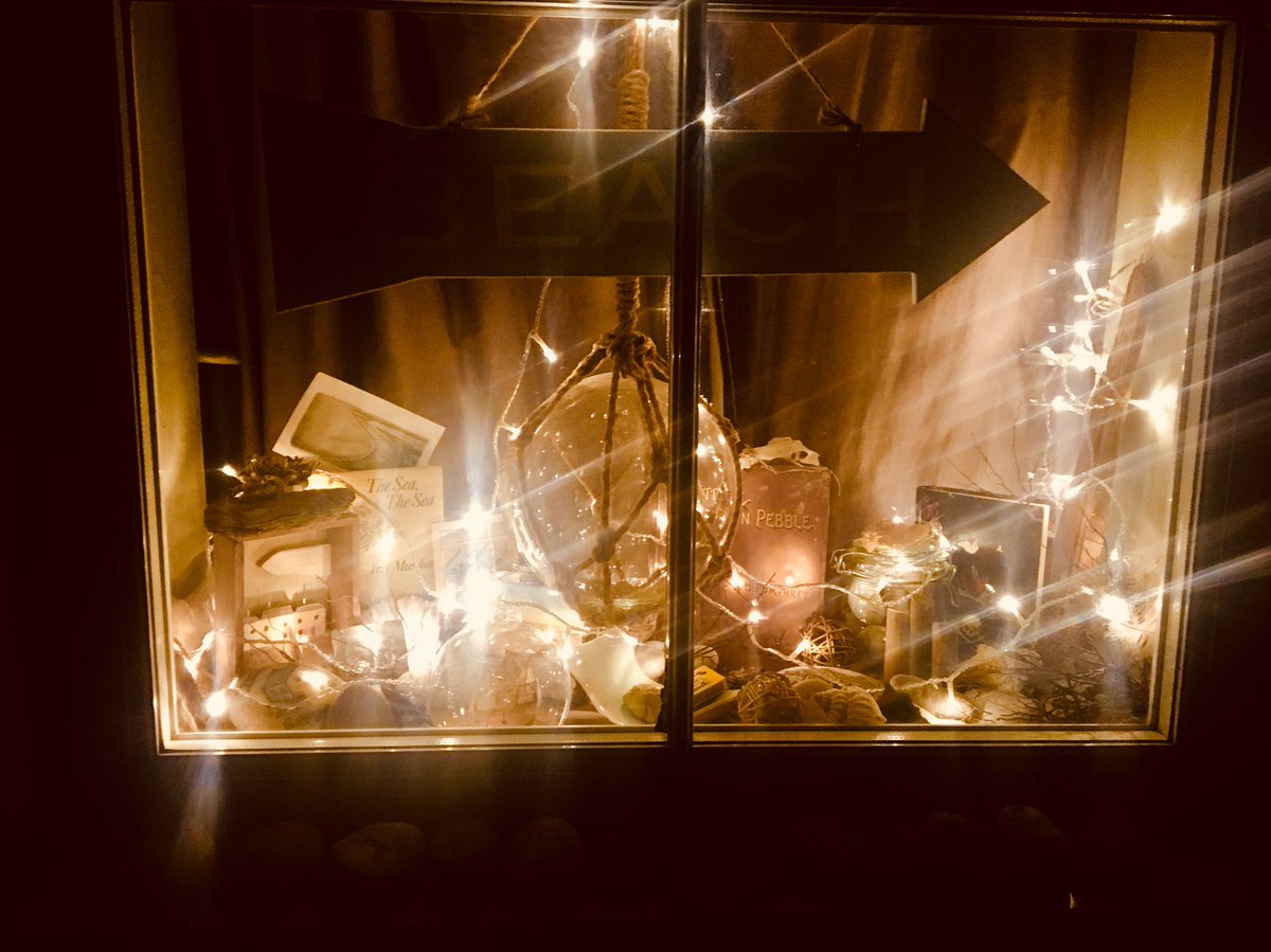 Agincare's tweet image. Sorry to miss the weekend events and hope the timer for my lights worked ok for @windowwander @friendsofbside 😬. The other images from #Portland windows look brilliant. Another great @bsidefest event for the community @mollyscar