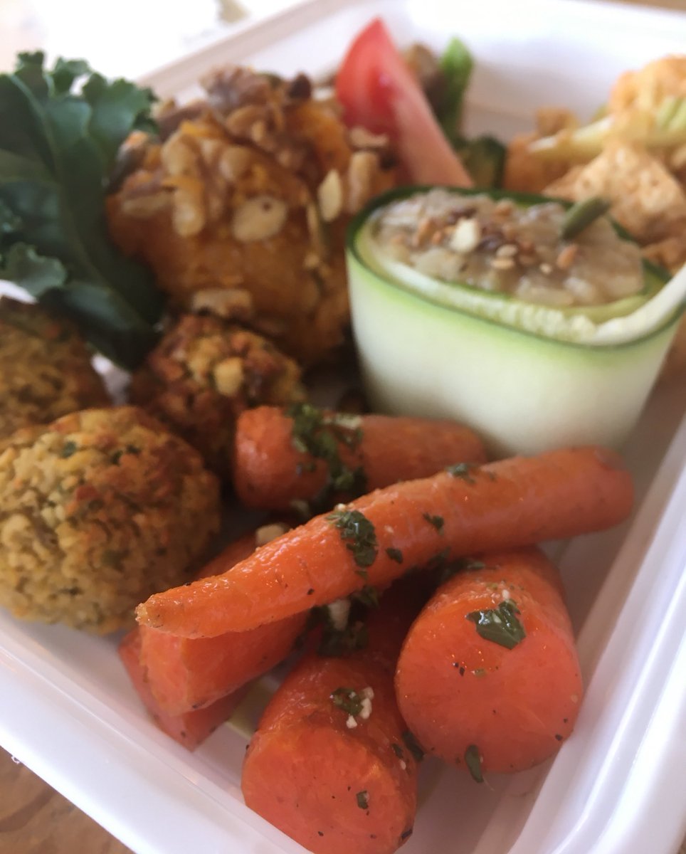 workshopvegcafe's tweet photo. Happy #MeatlessMonday! Our Plant Based Bento is ready to go! Did you know that just by consuming the organic baked carrots in our Protein and Recovery bento, you are taking in 60% of your daily value in vitamin A?! Come by to try it out! #veganbento #yvrvegans https://t.co/HfoLUHSfIY
