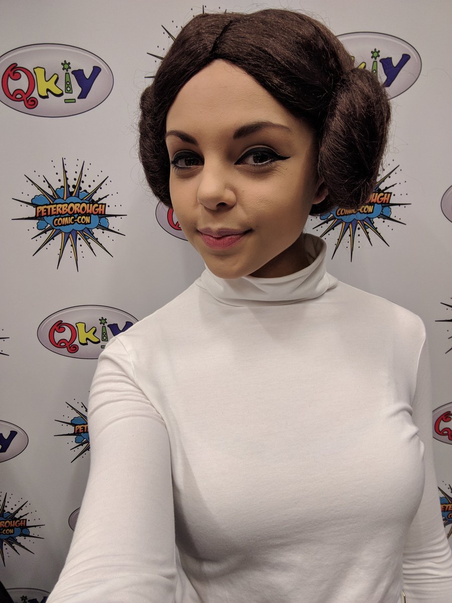 _Amberoo's tweet photo. Hi all! I hope all is well!

Been a little quiet on this as I've had a through the night shift at work and another today (woo), so haven't had time to go through any pics / vid footage, or even talk about my time at @PboroComicCon. I'm sorry!

I hope to get things posted ASAP! ✨ https://t.co/cq8hzEIz7a