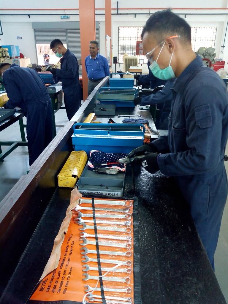 kdptldm's tweet photo. Practice Greatly Improves Proficiency. Hari Pembukaan Penilaian SKM Tahap 3 Untuk Pengambilan Siri Ke-3 Oleh JPK, 26 -  28 Mac 18

#ContinuousLearning
#LLPCareerCourse

@tldm_rasmi @MPPL_TLDM @mykamarul @rusliramli544 @fmyeor @jamaludinsairi @sandiver200 https://t.co/AqKxNBfmoi