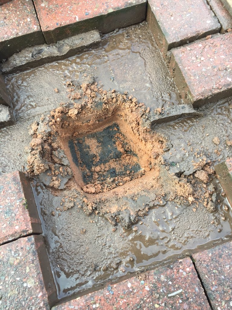 BGLscapes's tweet photo. I was with a customer last week who was asking why the block paving on the driveway was sinking, the previous contractor had laid 50mm of sand directly on to the subsoil. Absolutely criminal! So important to use a trusted/approved contractor #paving #landscaping  #GardenersWorld https://t.co/LaSwwMdV1M