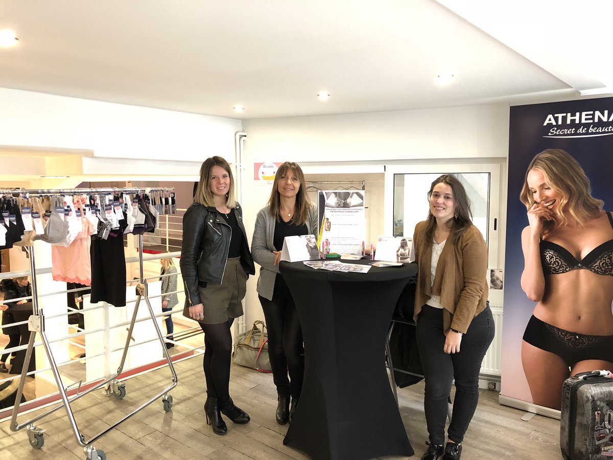manonbder's tweet photo. Une lingerie Athena Secret de Beuté crée par des femmes pour des femmes 👙
Rencontre avec les influencers au #BeautyDayO2E organisé par @Open2Europe 👌🏼
#beauty #blogging #lingerie https://t.co/ZF1Jjx8W5Y