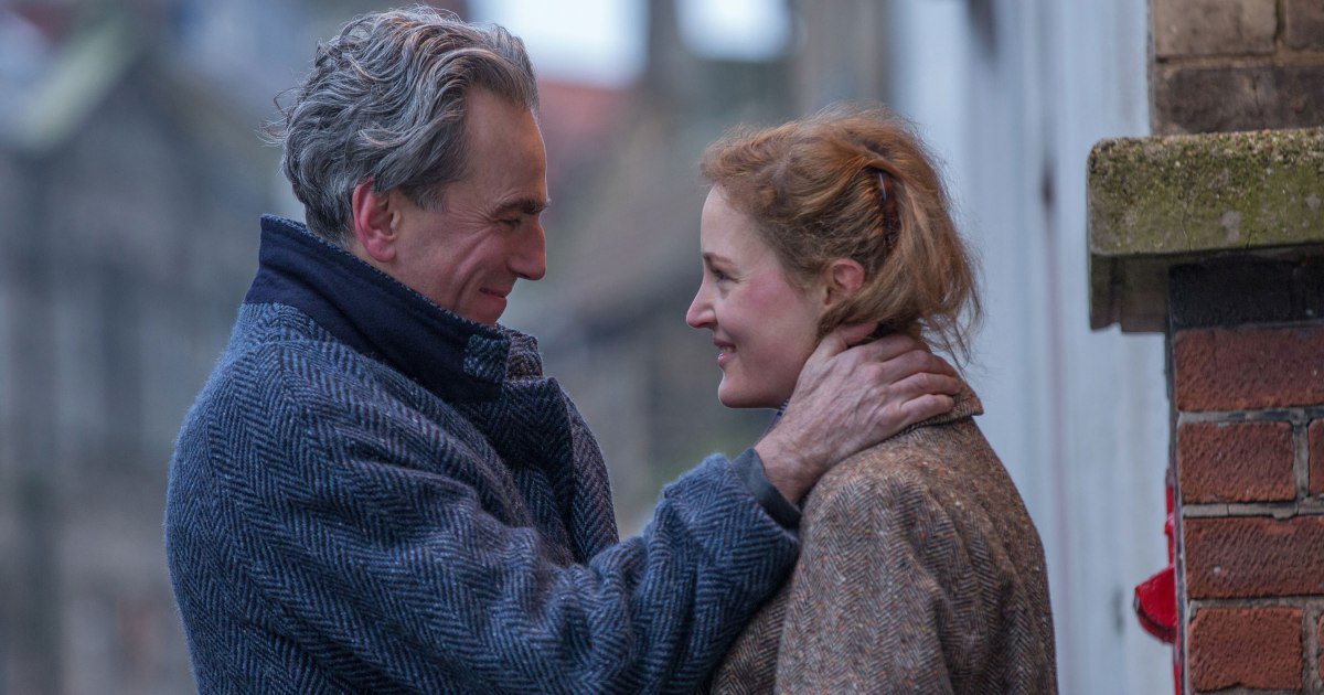 EW's tweet image. Exclusive: Listen to Paul Thomas Anderson nerd out about cameras share.ew.com/tTxbEJ2 #PhantomThread