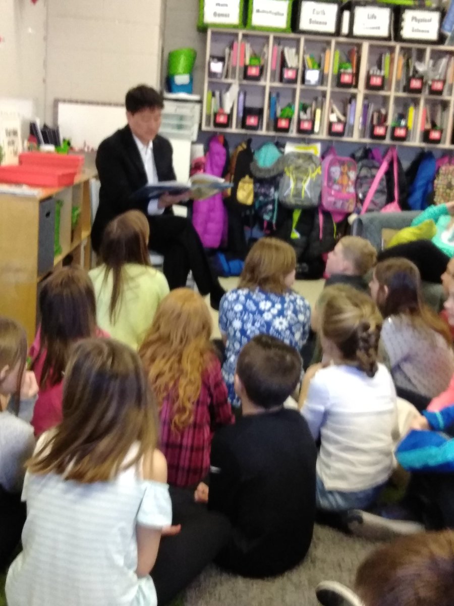 MrsThayersClass's tweet photo. Senator Hopgood visits the u third grade at Barnes. https://t.co/xaw1LWKL6W