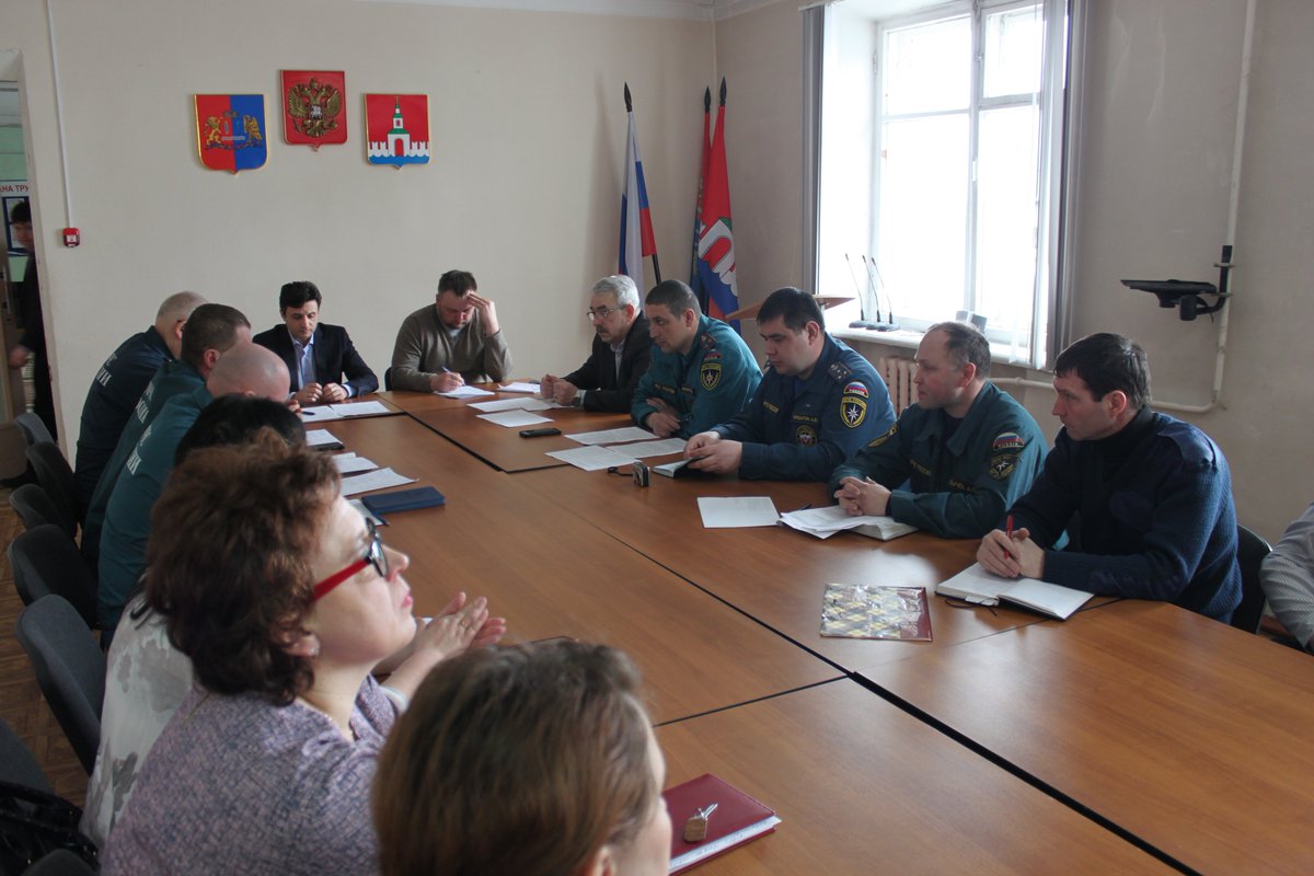 Провели заседании КЧС и ОПБ ЮМР. Рассмотрены вопросы готовности к безаварийному пропуску весеннего половодья и пожароопасному весенне-летнему периоду, а также о мерах по выполнению ТБ при использовании  газа в бытовых условиях и мерах, направленных на предотвращение гибели людей.