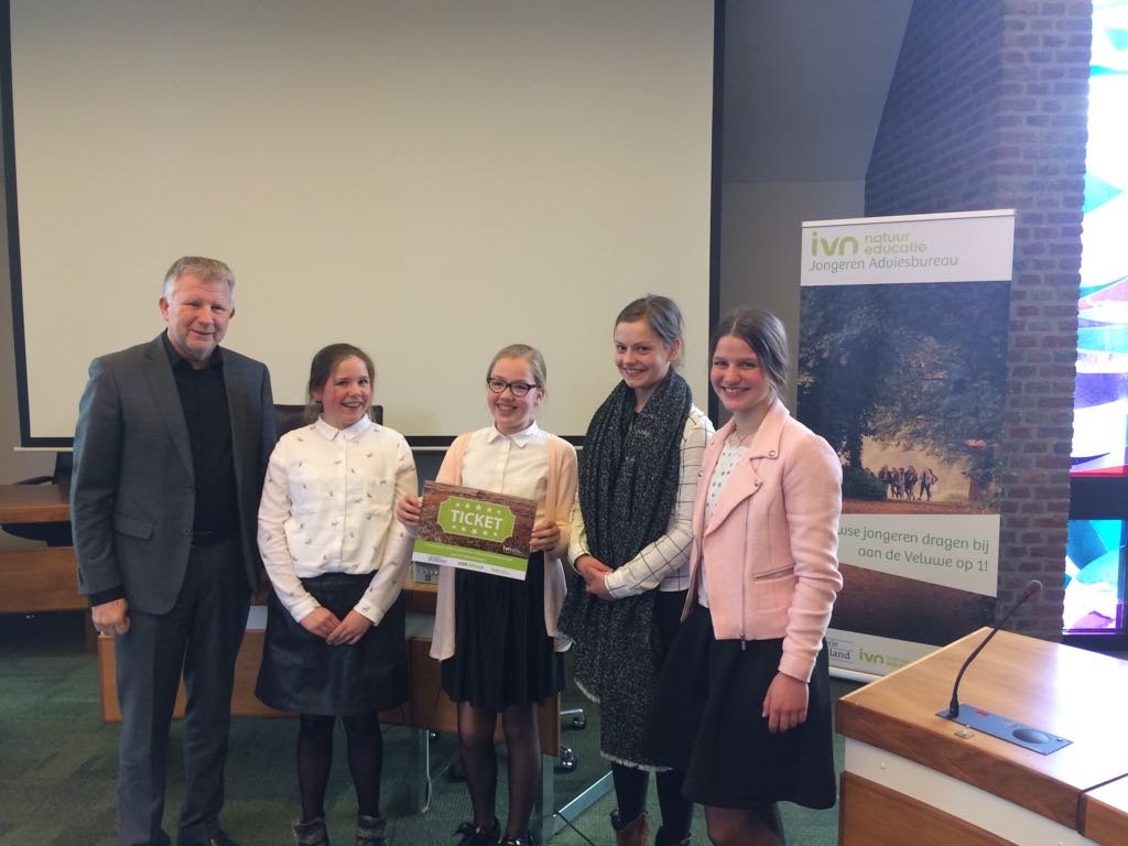 Leerlingen van de Jacobus Fruytier scholengemeenschap in Uddel presenteren in <a href="/gem_nunspeet/">Gemeente Nunspeet</a> hun @jongerenadvies. <a href="/Gert_vd_Berg/">Gert van den Berg</a>: "We zijn verrast door de goede en goed uitwerkte ideeen van de leerlingen, daarom was het ontzettend lastig om maar één winnende groep te kiezen!"