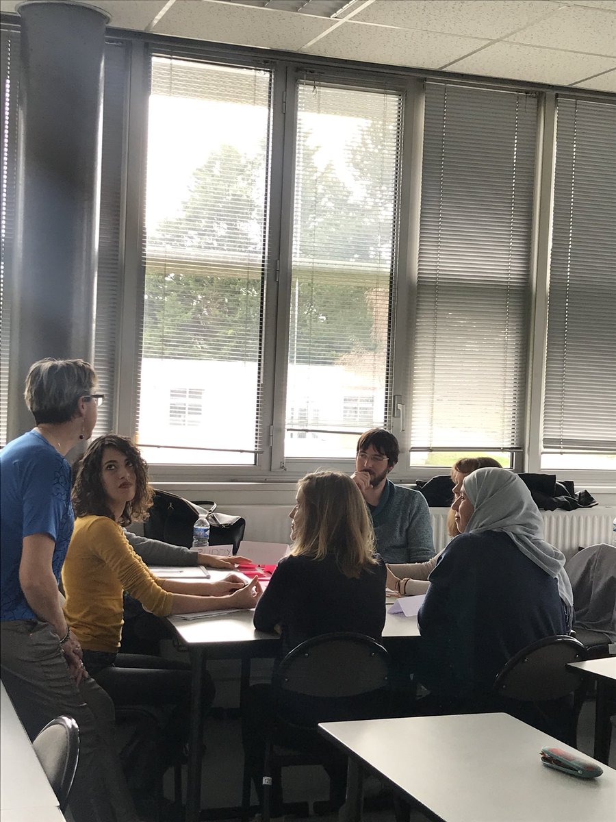Stephgerardin44's tweet photo. C’est parti : 1er atelier sur l’ #Entrepreneuriat #JediMillenium au @le_cnam_pdl en partenariat avec @poleemploi_PDL : 30 jeunes super motivé(e)s 👍: travail en sous-groupes, démarches collaboratives... ça cogite ! Ça cogite ! 👏 https://t.co/cuWZuCRnyp