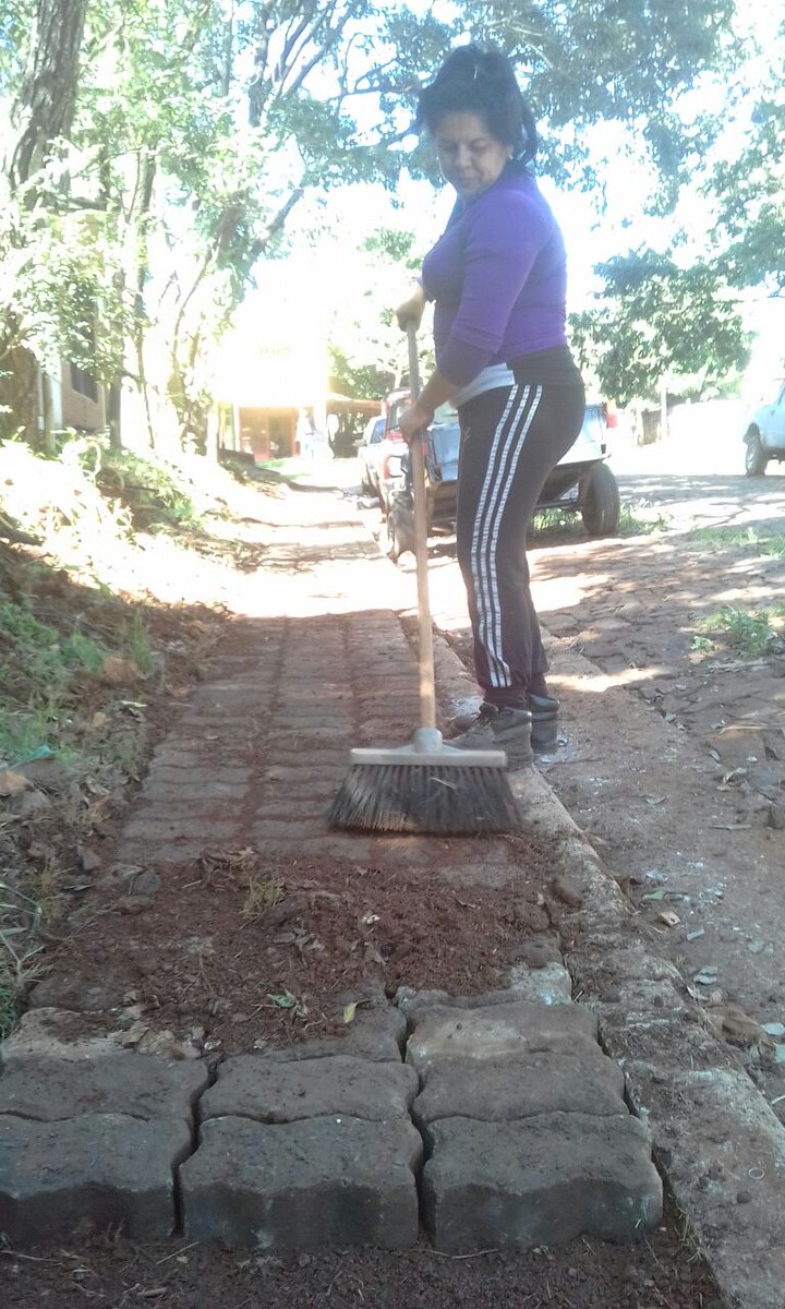 citsantarita's tweet photo. CIT SANTA RITA,26/03, CHACRA 113 CONTINUAMOS COLOCANDO LOS ADOQUINES EN LA VEREDA.POSADAS MAS LIMPIA. JOAQUIN LOSADA INTENDENTE. Claudelino Luis Pérez DELEGADO MUNICIPAL... https://t.co/g8y2hDPghp