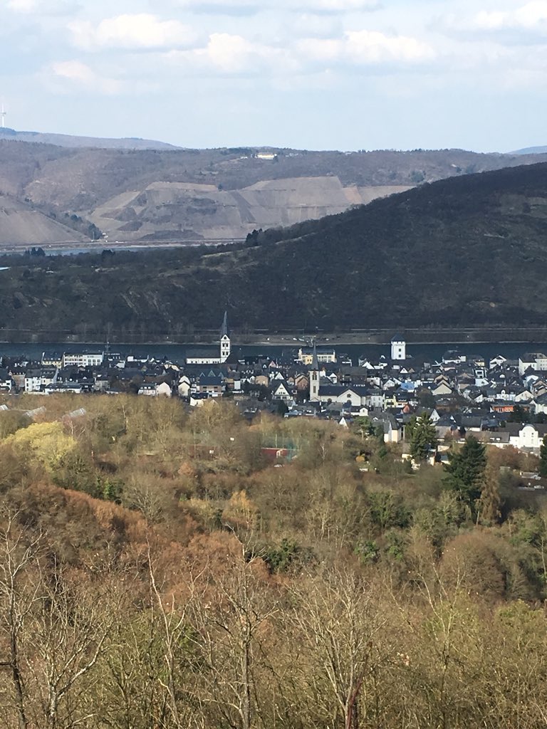 LlanCollMusic's tweet photo. On our way down to Boppard for tonight’s concert in Sankt Severus. #LlanCollGermany2018 https://t.co/paApxpGvNb