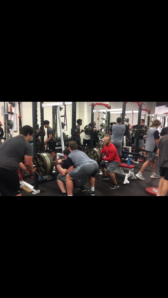 CoachWGriffis's tweet photo. Yes it's Monday, and yes we squat heavy #LEEPride https://t.co/DwnqCeLU8i