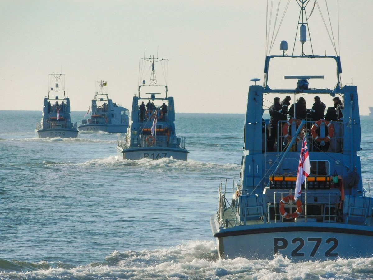 HMS_Ranger's tweet image. 1PBS out in force this morning, sailing for our Easter Deployments @RoyalNavy @HMNBPortsmouth @HMS_Smiter @HMSTrumpeter @HMSExploit @HMSPuncher @hms_blazer #teamranger