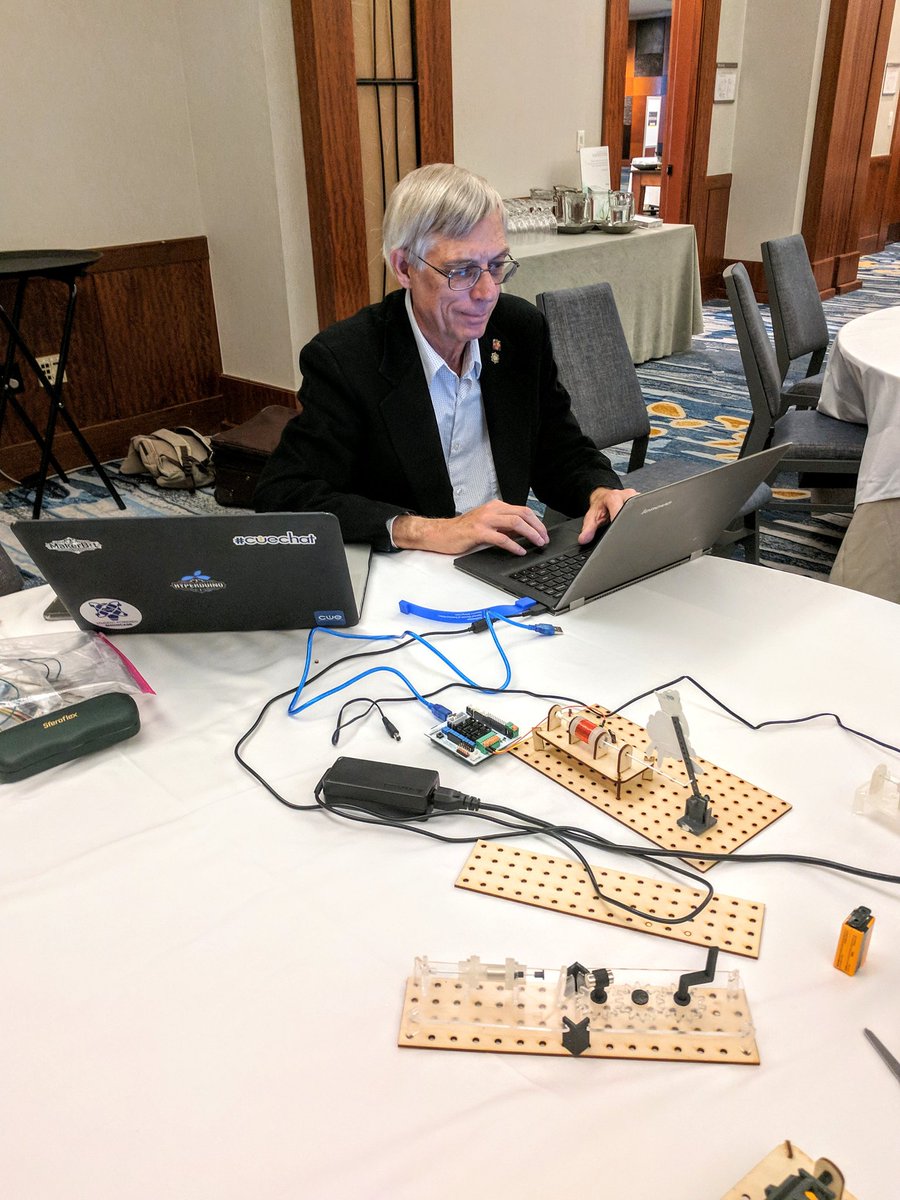 SuMoDesign1's tweet image. The master at work #makersgonnamake  #hyperduino #thisguyisamazing #inspiration