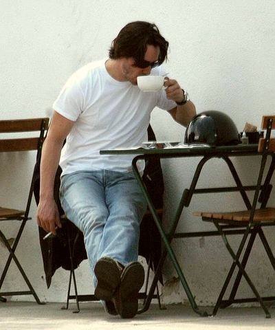 keanuthings's tweet photo. keanu reeves eating lunch &amp; falling into a food coma https://t.co/faXMD5cLqb