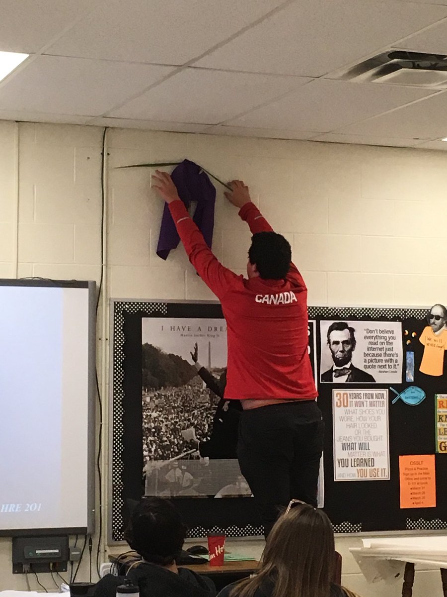 SHHSCrusaders's tweet photo. Retweeted Joc Auger (@JocAuger):
@BGCDSB @SHHSCrusaders Preparing #HRE20 for the death and resurrection of Christ. Understanding Palm Sunday and our faith. #HolyWeek2018 https://t.co/lryRngxDDg