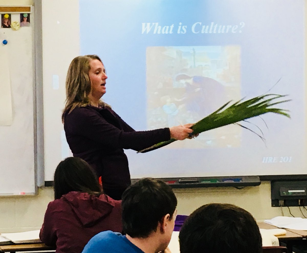 SHHSCrusaders's tweet photo. Retweeted Joc Auger (@JocAuger):
@BGCDSB @SHHSCrusaders Preparing #HRE20 for the death and resurrection of Christ. Understanding Palm Sunday and our faith. #HolyWeek2018 https://t.co/lryRngxDDg