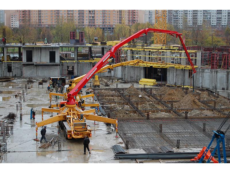 стройплощадка бетон. бетонирование в строительстве. стройплощадка бетон. заливка бетона. монолитные работы.