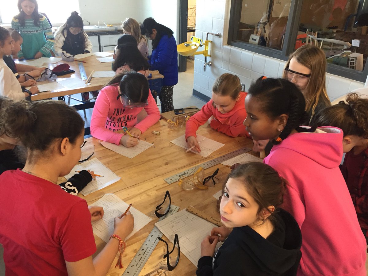 DDWSilva's tweet image. Designing and building decks in D&amp;amp;T! #springproject