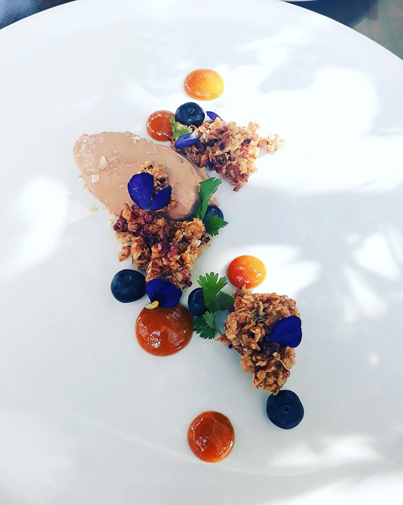 A_Kitchen_Story's tweet photo. The members over on the Kitchen Story FB page challenge each other for fun!

This was made by the super talented Chef Belle Laity 

Twitter: @Belle28876090 
IG: @Belle_laity 

Smoked chicken liver pâté, pickled apricot jam, blueberries and toasted oats 

Challenge complete! 😍 https://t.co/7izpkCfOMJ