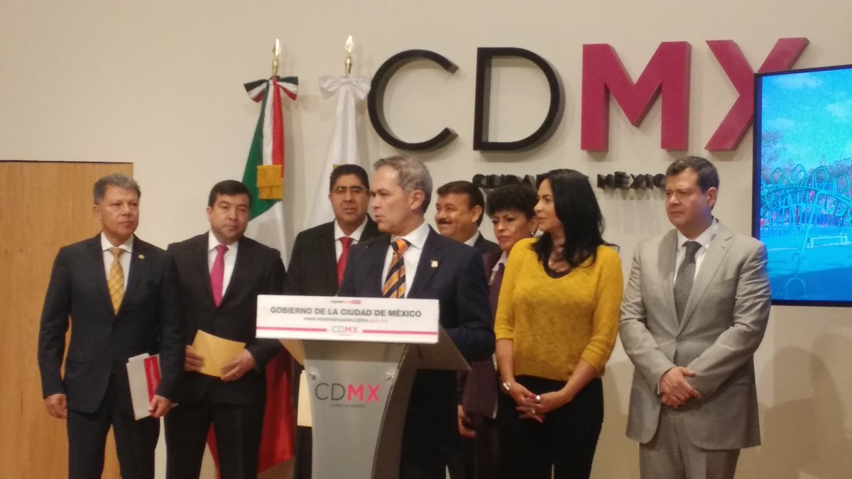 MetropolisCDMX's tweet image. Inicia la semana con toda la información relevante para nuestra Ciudad y la actualización de las acciones realizadas tras el sismo, en el reporte matutino de nuestro Jefe de Gobierno, @ManceraMiguelMX. Síguelo #EnVivo por: facebook.com/MiguelAngelMan…