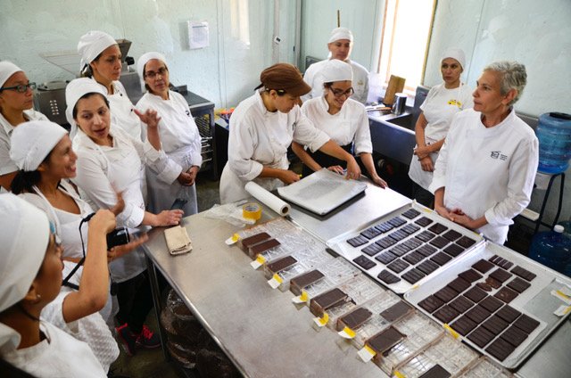 BCulinaryWP's tweet photo. Women from Fundación Cacao Macuare worked with our #bcwpwinner16 Maria Fernanda Di Giacobbe highlighting practices such as quality and knowledge which will surely produce new and delicious chocolates! #bcwp @CacaoDeOrigen @BCulinaryWP https://t.co/hLCAfuYMcV