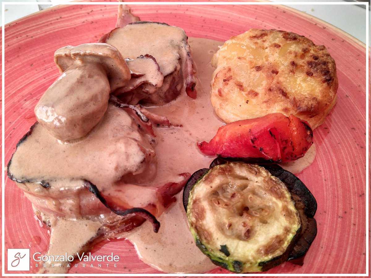 GV_Merida's tweet photo. Platos que dicen ¡cómeme! como nuestro Tournedo de cerdo ibérico con salsa suprema de hongos y crema de patatas #GonzaloValverde #DejateSeducir #Merida #Catering #Eventos #GuiaRepsol2018 #SolesRepsol2018 #MeridaEnamora #Gastronomia https://t.co/juNLqmn0PC