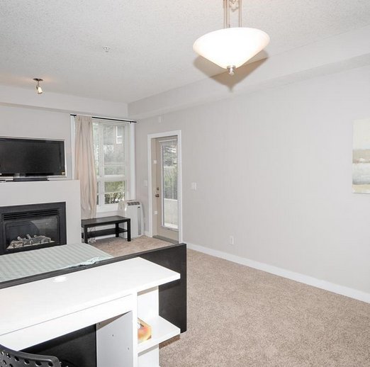 mtnpark's tweet photo. This bachelor suite on the main floor is facing the courtyard, features a neutral contemporary interior with dark maple cabinets, &amp; many upgrades including ceramic tile, granite counter tops, stainless steel appliances, ensuite laundry &amp; fireplace. #yycre https://t.co/1M55eGtyOR https://t.co/IOOJowHBYE
