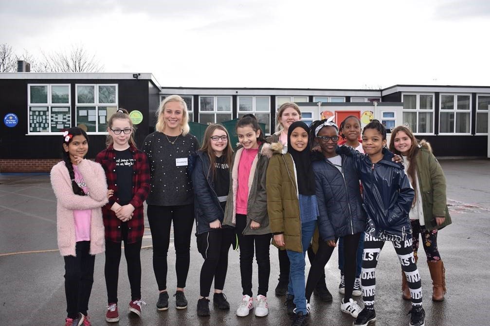 No1scaffold's tweet photo. It's been a busy time for the Craven team! Here's a picture of Annabelle at Higher Openshaw Community School, volunteering with the English department.

#Manchester
#Openshaw https://t.co/q4lVveyNdZ