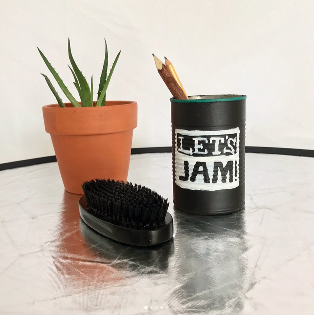 asknomedia's tweet photo. Stop by @harlemcoffeeco today at 2pm to co-work + check out our new hand painted Hair Aisle pencil jars. #PencilsUP https://t.co/exvN4OQsg0