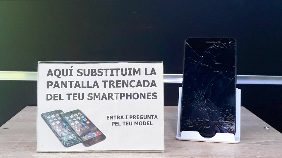 DBTMuntaner's tweet photo. Necessites canviar la pantalla al teu #smartphone? Vine al nostre establiment! 😊 #reparacio #iphone #samsung #bq #huawei #lg #xiaomi #htc #Barcelona https://t.co/NVtf7A14fy