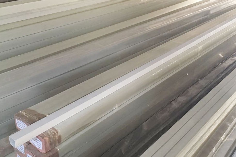 Loginter's tweet photo. ¡Desde hoy incorporamos nuevos #perfiles color blanco! #Iquique. Shower Door Classic: Riel inferior, jamba, riel superior y bastidor. En serie 32: Marco, hoja y junquillo. En serie 45: Marco puerta. consultas@loginter.cl @Loginter Ventas: +56 9 92240958 #aluminio https://t.co/aeDomEtiV4