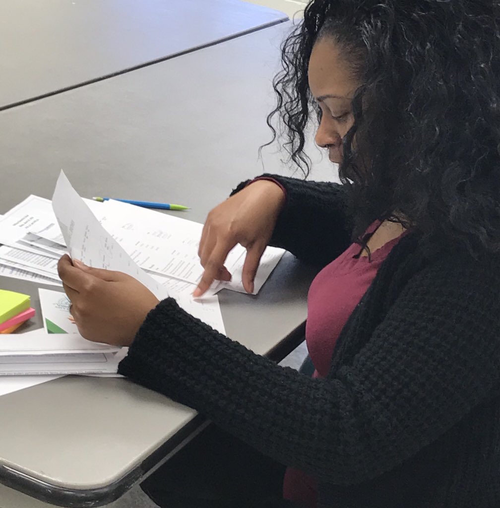 math2learn's tweet image. Aha moments don’t just happen for students!  Dr. Everett’s Parent Data Chat @LynnhavenES helping parents smile