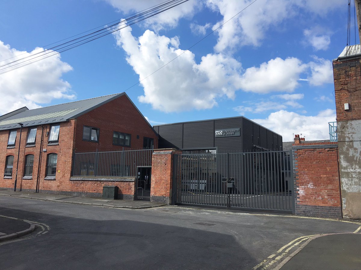 Loving this sun today 🌞 here in fashion &amp; textiles  #derbyuniversity #derbyuni #textiles #textiledesign #knit #print #weave #derbyshire #top3uk <a href="/DerbyUniArts/">University of Derby School of Arts</a>