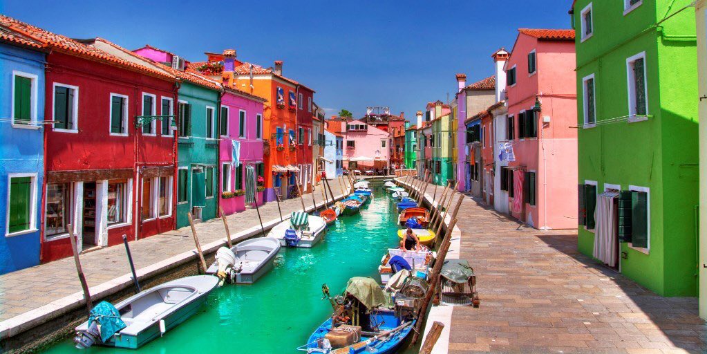 GossipRoomOff's tweet photo. La magnifique île de Burano, Italie 🇮🇹 https://t.co/HTt75TYIa6