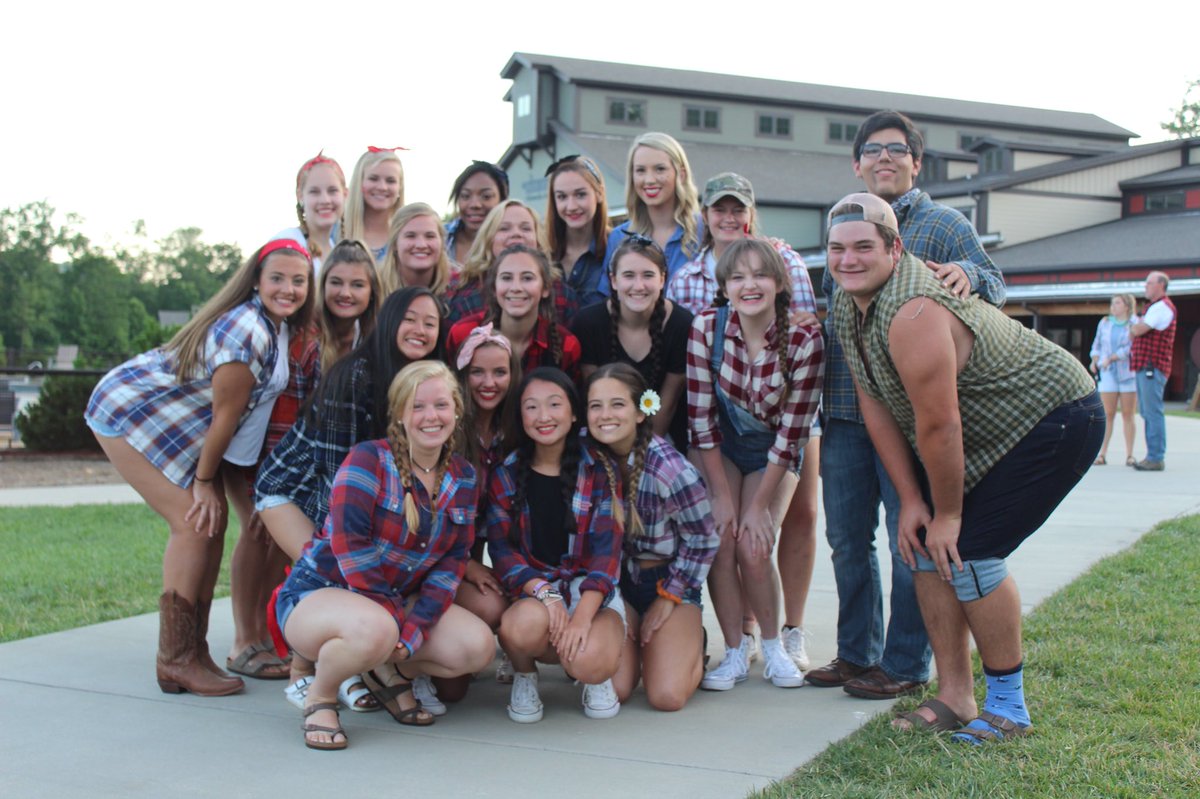 afhsYoungLife's tweet photo. COUNTRY CLUB 2 NITE!! you can be country (as pictured below), or country (tennis skirts and polos), or represent your fave country!! The choice is yours! see you at 7:17 902 Haddon Hall Dr.  BRING YOUR FRIENDS 🤘🏻🤘🏻 https://t.co/WIy3077Ya9