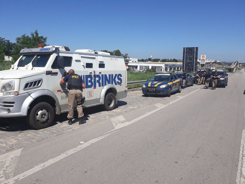 Rio: Ataque a carro-forte assusta na Niterói-Manilha, em São Gonçalo glo.bo/2Gdk7Vj #G1