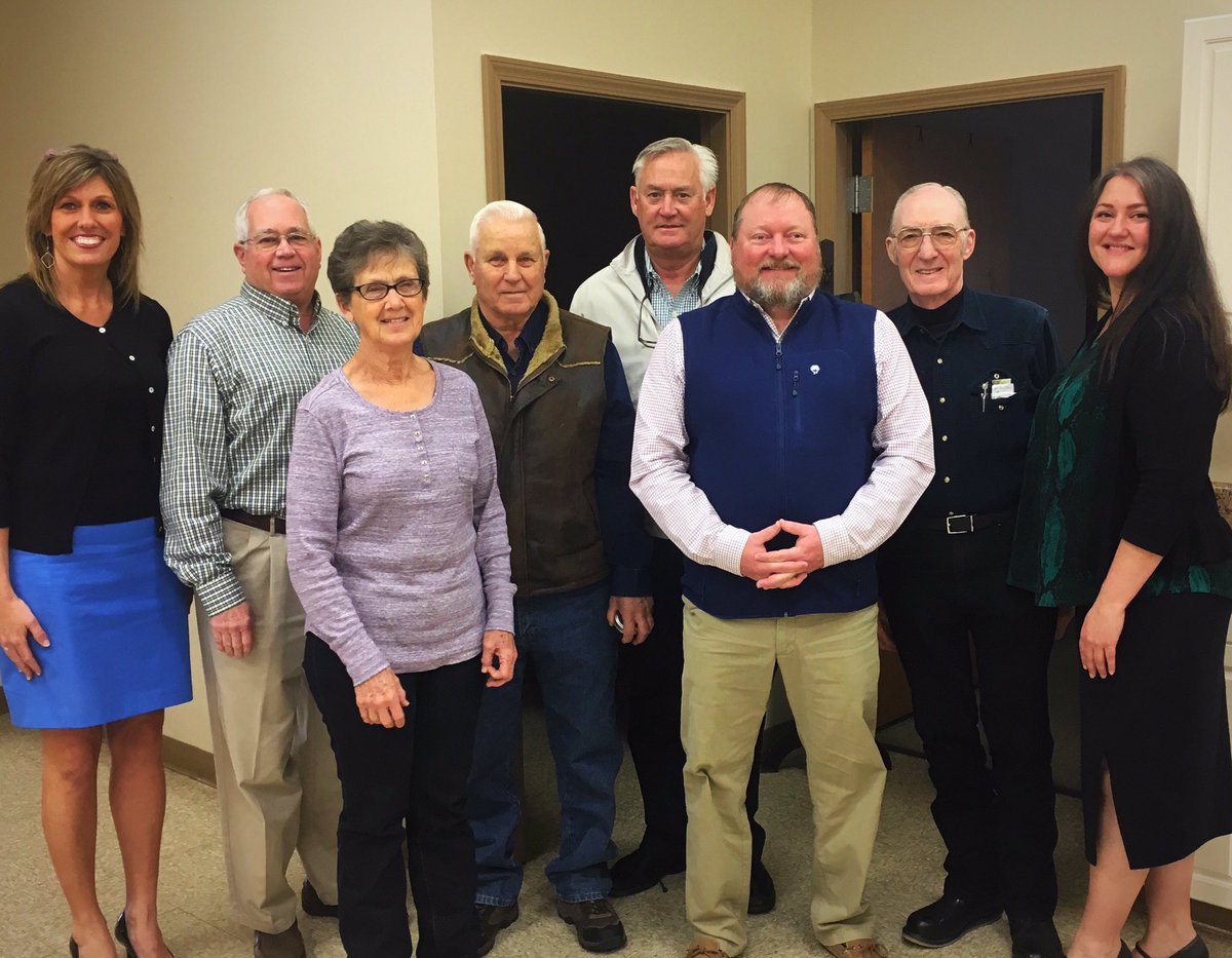 mmatkins_05's tweet photo. We enjoyed breakfast this morning with several of our Extension Ag Committee members! We appreciate you all very much! #extensionmonth #tnmagicmoments #UT https://t.co/0kKvJib2LI