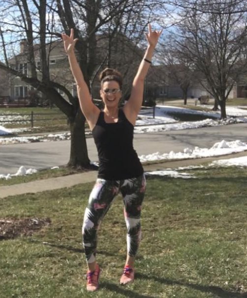 KeriRSack's tweet photo. A cheer for #MondayMotivation! Get up off your butt and shake it all out. Get outdoors, laugh a little, enjoy today! It's a new day, a new week and so many opportunities for new experiences! #monday #cheers #mygoaltoday https://t.co/YsLcK9Zgsw