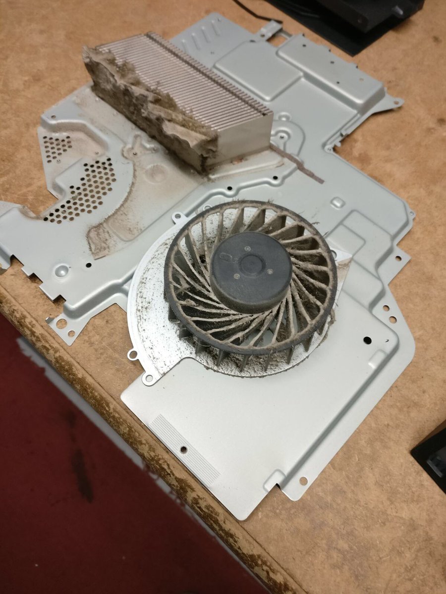 websystems_'s tweet photo. A console which also needed a good clean out! Do you know the extent of the dust in YOUR console?🤔 

#PS4 #Console #Gaming #UK #XBOX #Game https://t.co/5A1zqaCRCK
