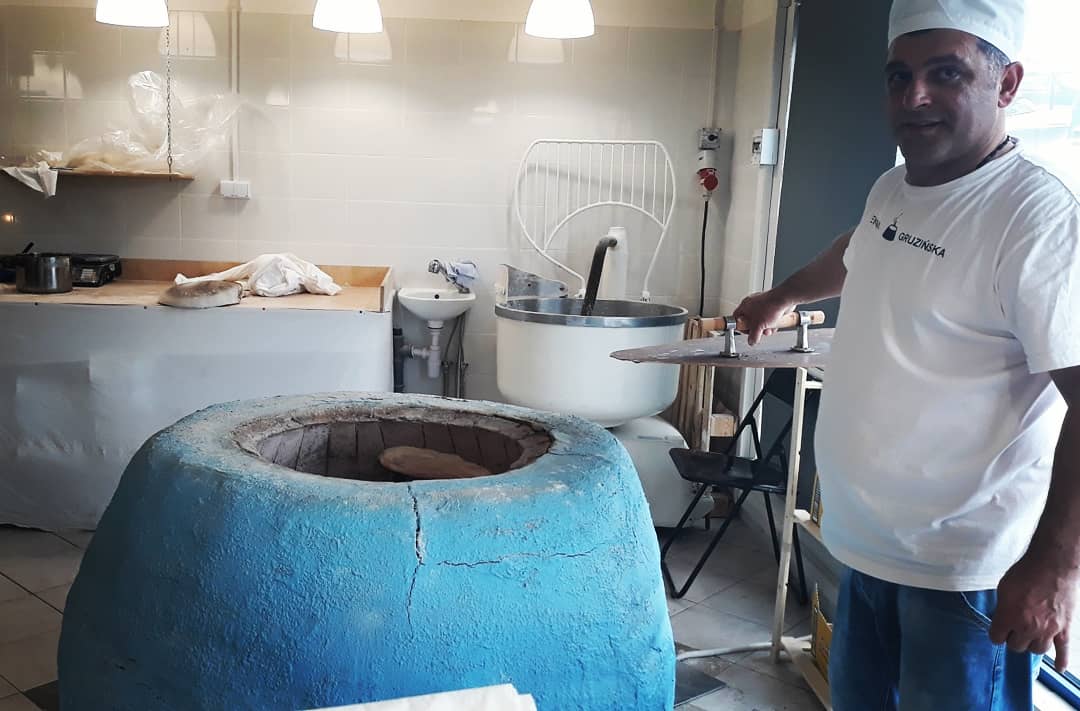 jch_Human2Human's tweet image. Odkrycie dnia! 
Piekarnia Gruzińska w Piasecznie ul.Szkolna 13- petarda🇬🇪
Chaczapuri, chinkali, bagietki z czerwoną fasolą... 💪🍴🥖

#piekarniagruzinska #piekarniagruzinskapiaseczno #foodporn #polecam #jeszczetuwroce