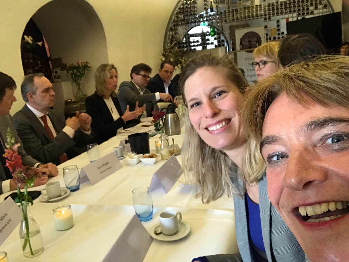 Leuk om oud ‘collega’ Foodvalley <a href="/marieke_over/">M.A. Overduin</a> weer tegen te komen bij regiogesprek met minister Ollongren. Samen knelpunten oplossen.