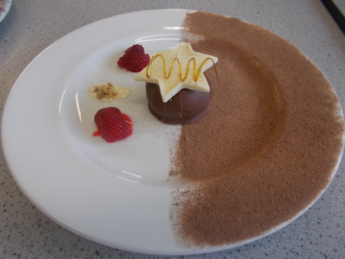 UckColl_Tech's tweet photo. Year 12 Teacake challenge in Food Tech today. 
Using an identical set of ingredients the students were set the challenge of producing the most appealing plated up teacke using a range of garnish techniques in under 50 minutes.
Which is your favourite? #Tunnocks https://t.co/kOOlceo2b6
