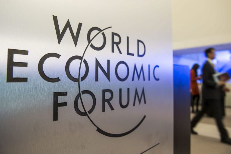 CryptoNewsHoy's tweet photo. En el Foro de Davos no creen en el Bitcoin: La criptomoneda, y su auge, fue uno de los temas tratados por políticos, economistas y empresarios en Davos, tras el descenso de 30% de su valor. Por Moris Beracha https://t.co/ZBUXrVPDhU https://t.co/drV9DZhMJl