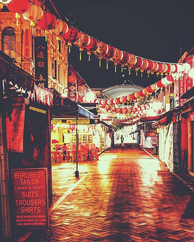 Noir nights in Chinatown!
.
.
#pagodastreet #pagoda #chinatown #chinatownsingapore #noir #golden #singapore #singapura #sgig #sg #instasg #night #nightphotography #afterdark #darkside #afterhours #streetphotography #lantern #lonelyplanet #lonely #traveli… ift.tt/2G9Hwv7