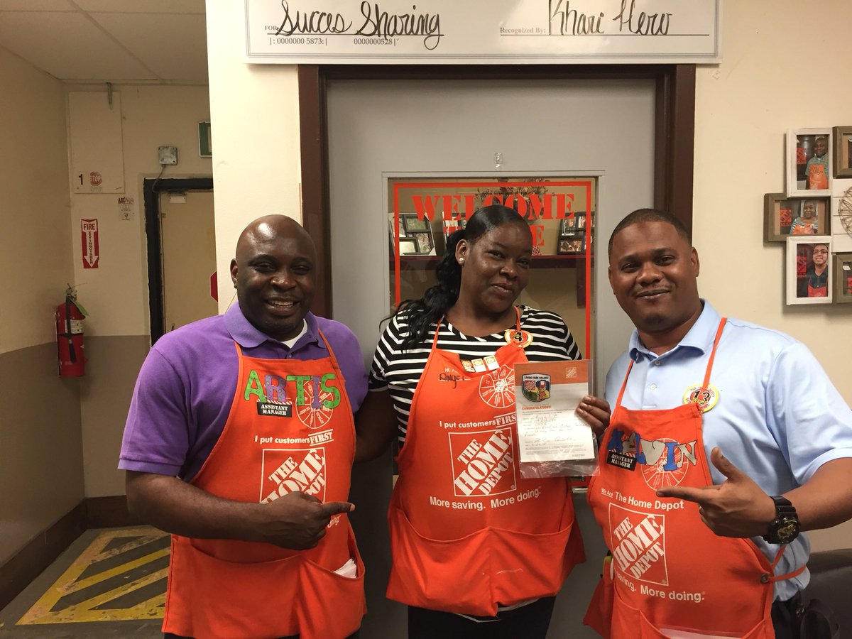 melvin_carroll's tweet photo. Amazing associates driving Our In Stock Process Daily!! Thanks For All You Do!!@KhariHeru @AkinsMel @AmberD___ #SOS # UNTOU CHABLES https://t.co/B7zGbk3TEv