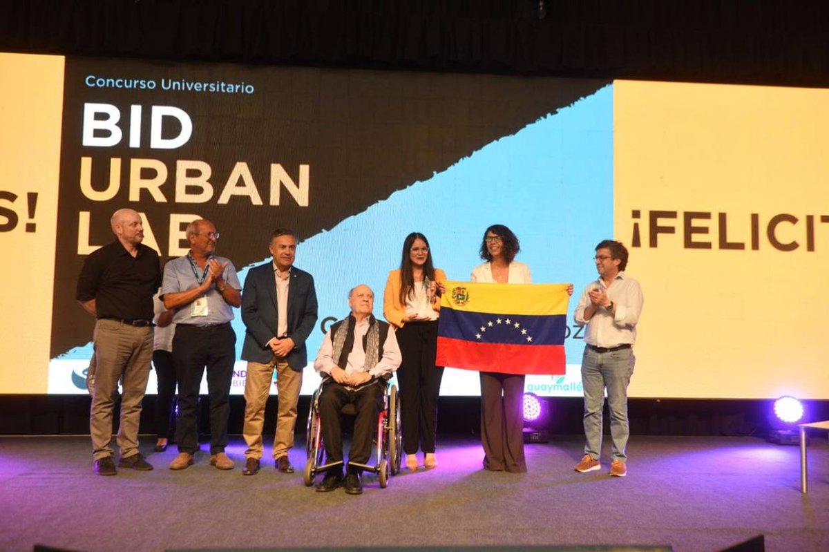 Vikua_'s tweet photo. Hace unos días, el equipo de estudiantes de arquitectura y urbanismo de la @UCV_uniVE ganó el Concurso #BIDUrbanLab con sus "Senderos de la Ciénaga", proyecto orientado a la búsqueda de soluciones creativas e ideas innovadoras para resolver problemas de urbanismos en Latam (1/2) https://t.co/q5vfSoYpf6